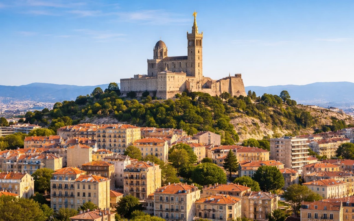 Chauffeur privé VTC à Marseille – trajet vers Notre-Dame de la Garde